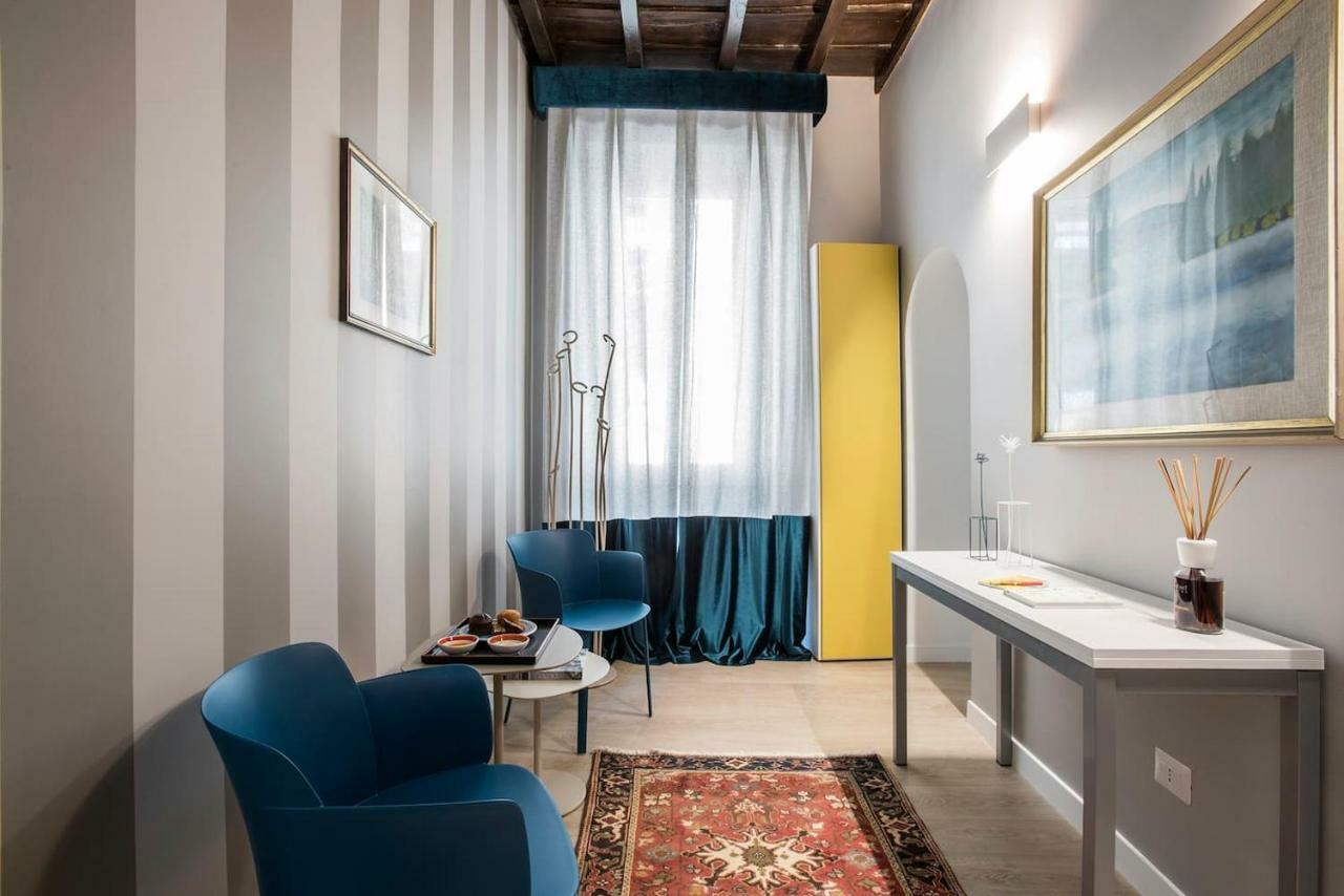 La Finestra Su Fontana Di Trevi - Charming View Apartment Rome Luaran gambar